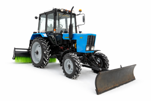 Трактор з щіткою